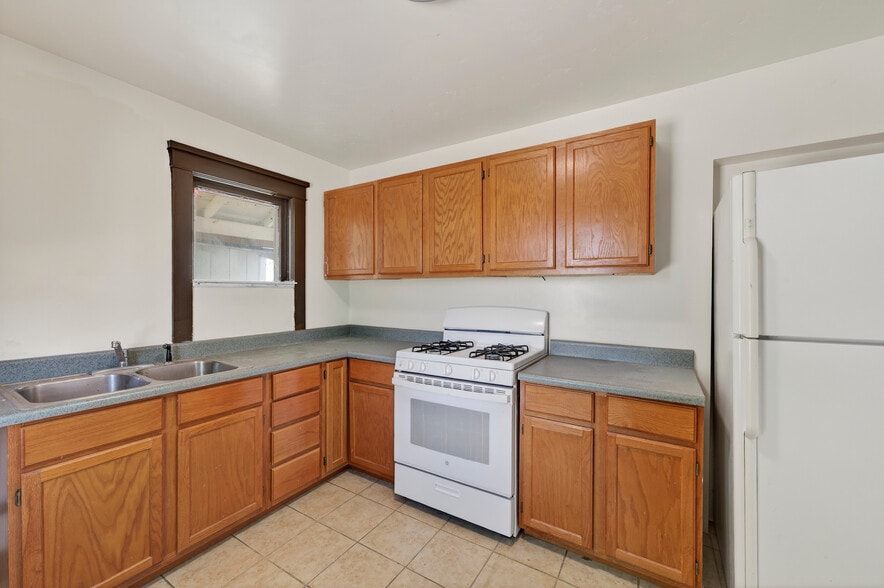 More Photos Of 2091 Locust Rd, Montrose Apartments For Sale