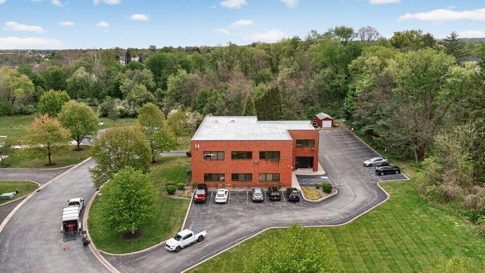 More Photos Of 14 Chrisevyn Ln, Phoenixville Flex For Sale