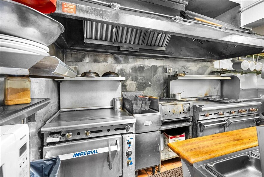 More Photos Of 2400 E 7th St, Long Beach Restaurant For Sale