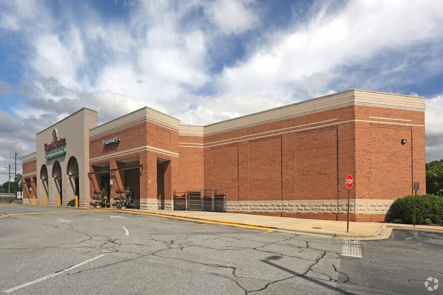 More Photos Of 1601-1651 New Garden Rd, Greensboro Unknown For Lease
