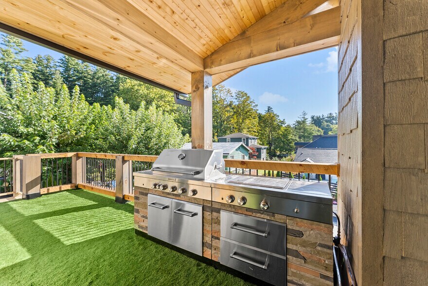 More Photos Of 870 Main St, Blowing Rock Restaurant For Sale