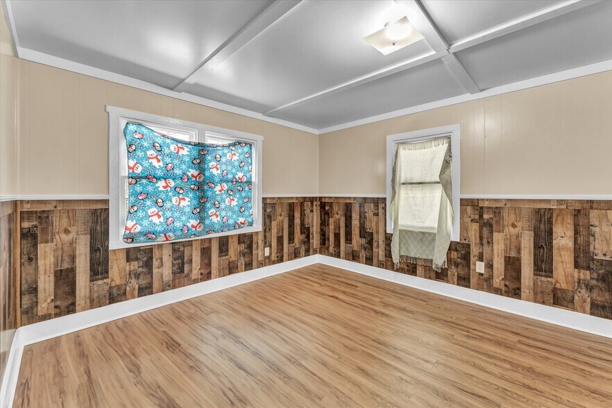 More Photos Of 558 W Outer Dr, Oak Ridge Multifamily For Sale