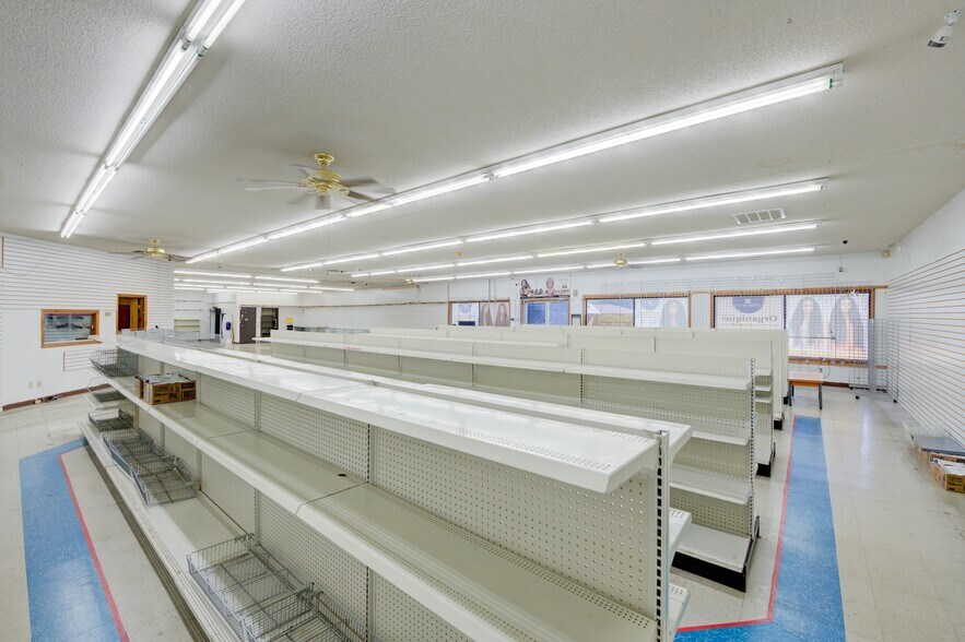 More Photos Of 2105 Decker Blvd, Columbia Freestanding For Sale