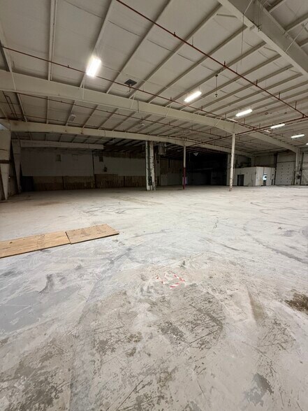 More Photos Of 6351 Inducon Dr E, Sanborn Warehouse For Lease