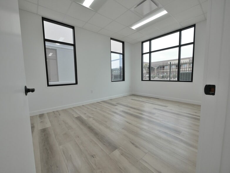 More Photos Of 23406 Kingsland Blvd, Katy Loft Creative Space For Lease