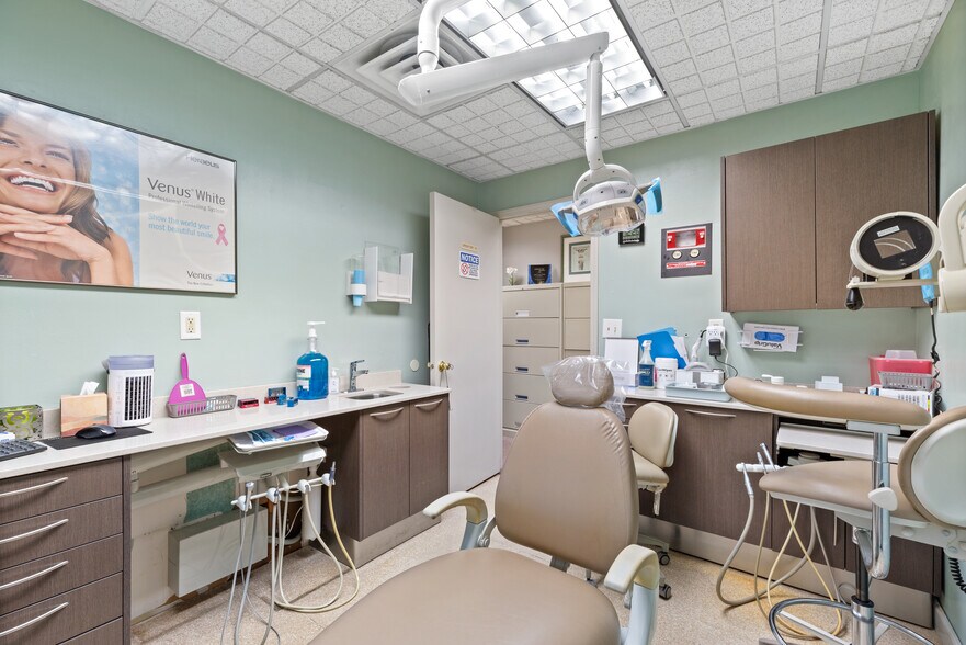 More Photos Of 9 Leonardville Rd, Middletown Medical For Lease