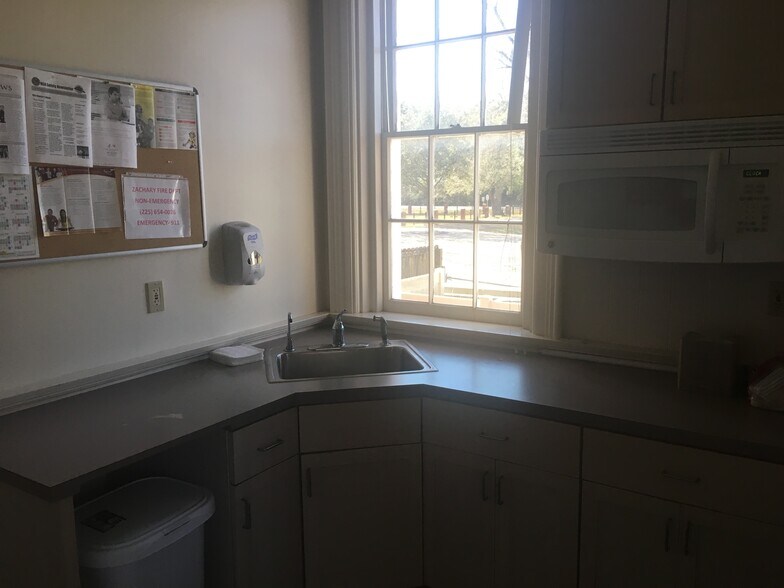 More Photos Of 20978 Port Hickey Rd, Zachary Office Residential For Lease