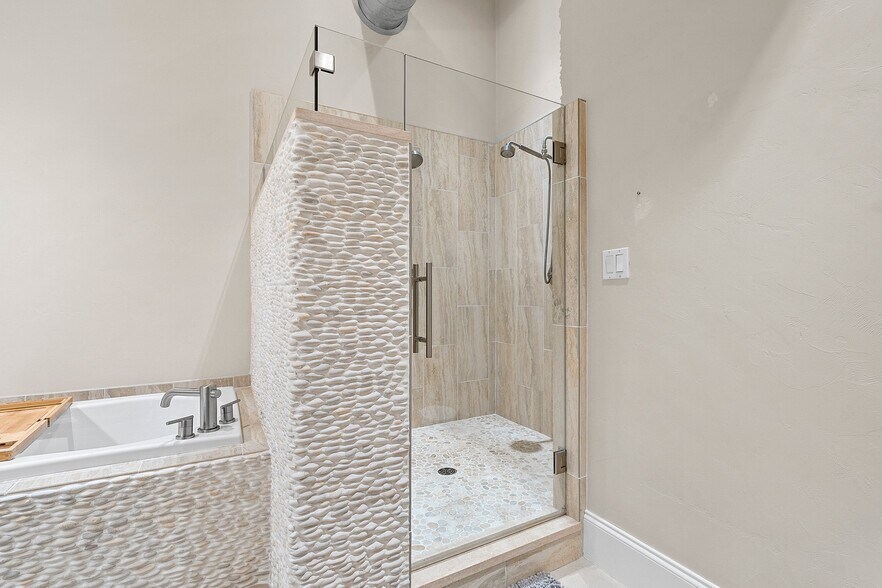 More Photos Of 408 Dousman St, Green Bay Storefront Retail Residential For Sale