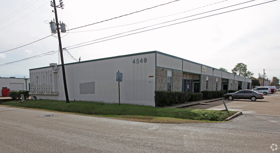 More Photos Of 4500 W 34th St, Houston Unknown For Lease