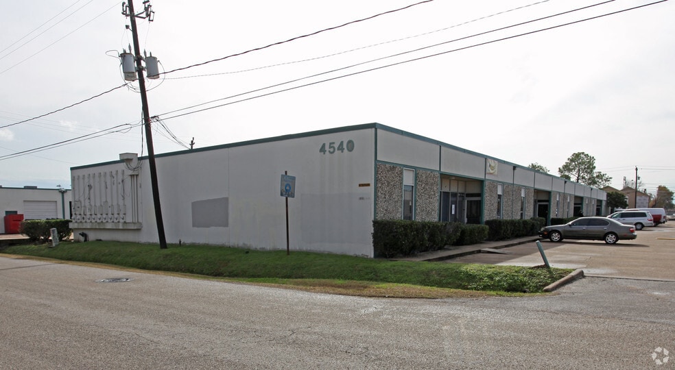 More Photos Of 4540 W 34th St, Houston Flex For Lease