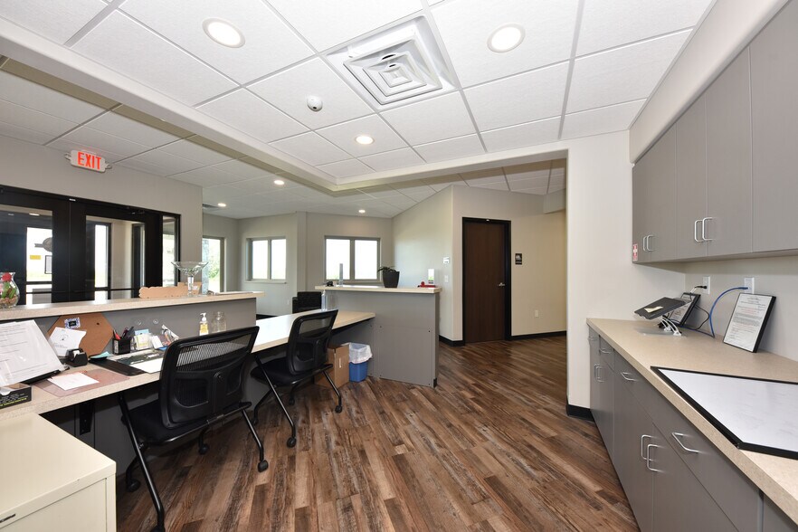 More Photos Of N9450 Mohawk Rd, Theresa Office For Sale