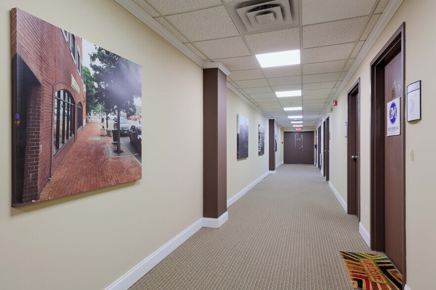 More Photos Of 36 W Main St, Freehold Medical For Lease