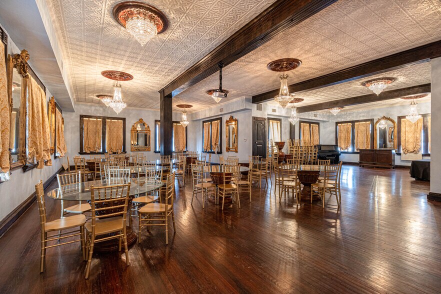 More Photos Of 115 E Commerce St, Mineola Hotel For Sale