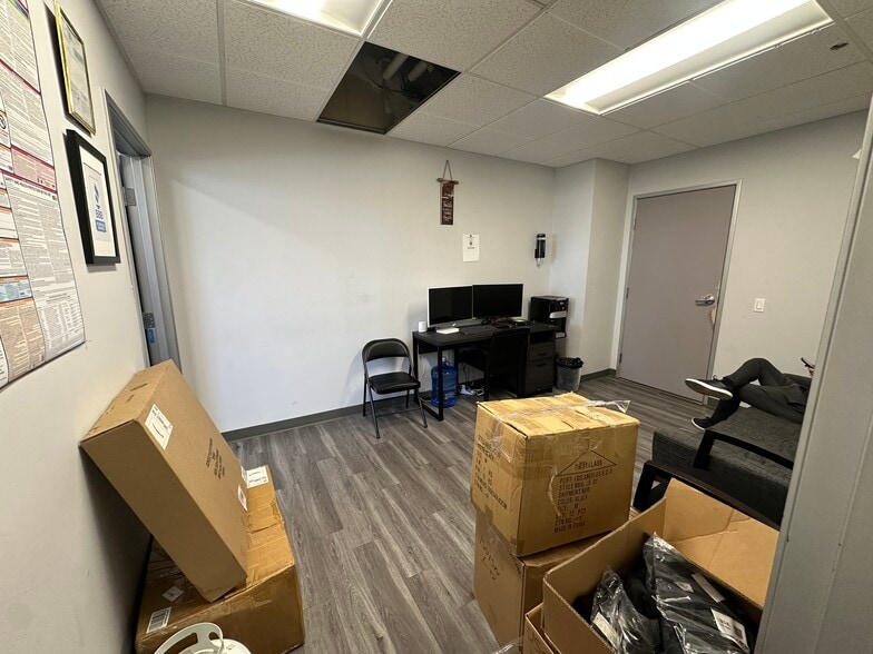 More Photos Of 18040 Sherman Way, Reseda Medical For Lease