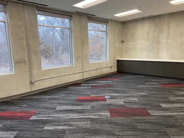 More Photos Of 8700-8720 Eagle Creek Pky, Savage Warehouse For Lease