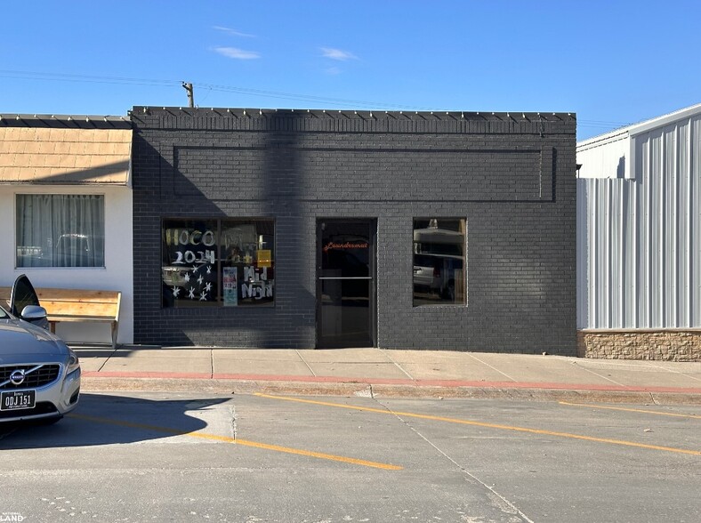 Primary Photo Of 105 Main St, Louisville Storefront For Sale