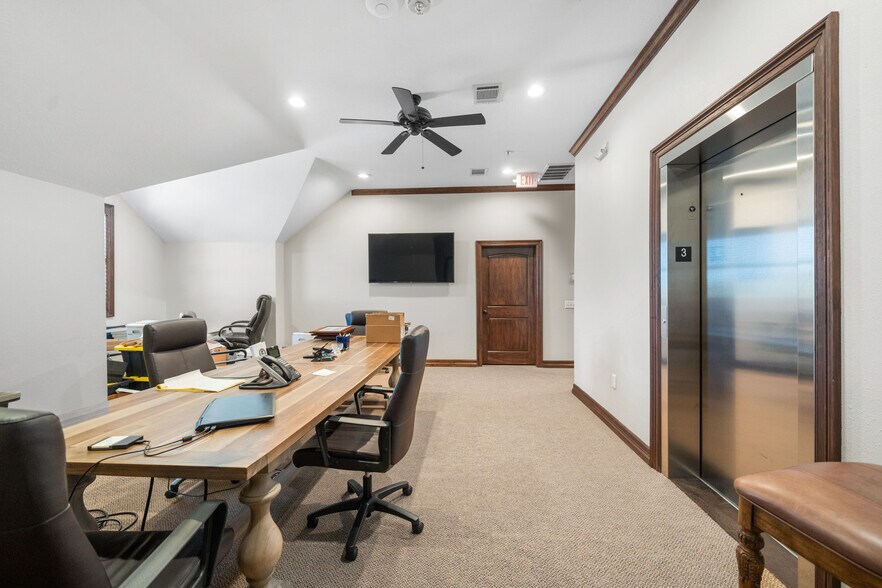 More Photos Of 1523 Yale St, Houston Office Residential For Sale