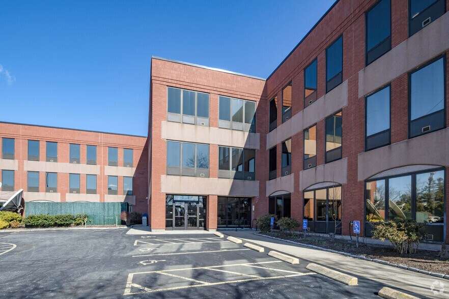 More Photos Of 10 Orms St, Providence Office For Lease