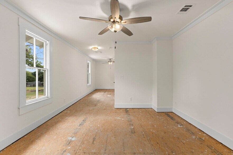 More Photos Of 824 High St, Comfort Winery Vineyard For Sale