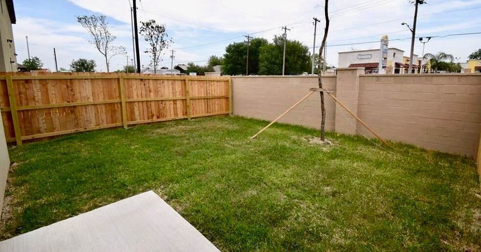 More Photos Of 1202 Upas Dr, Edinburg Apartments For Sale
