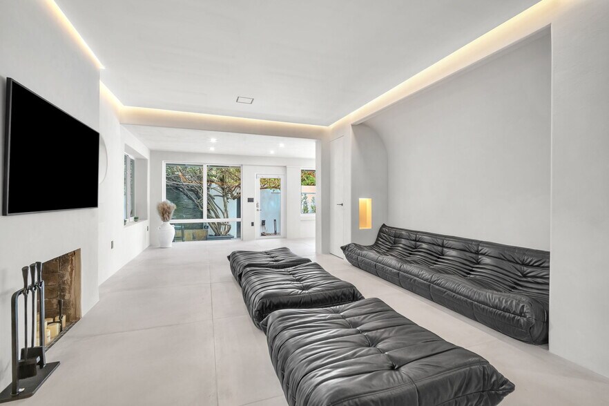 More Photos Of 120 NE 25th St, Miami Specialty For Sale