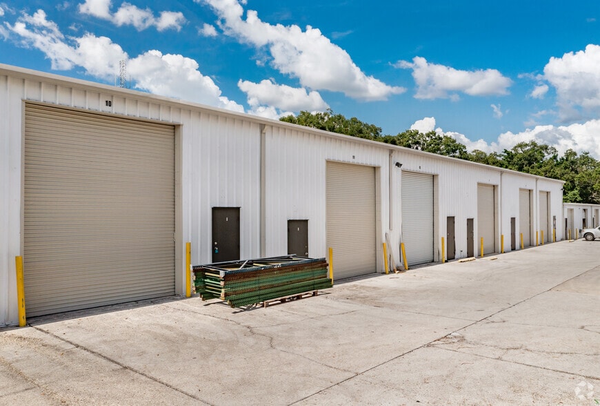 More Photos Of 1575 Cattlemen Rd, Sarasota Showroom For Lease