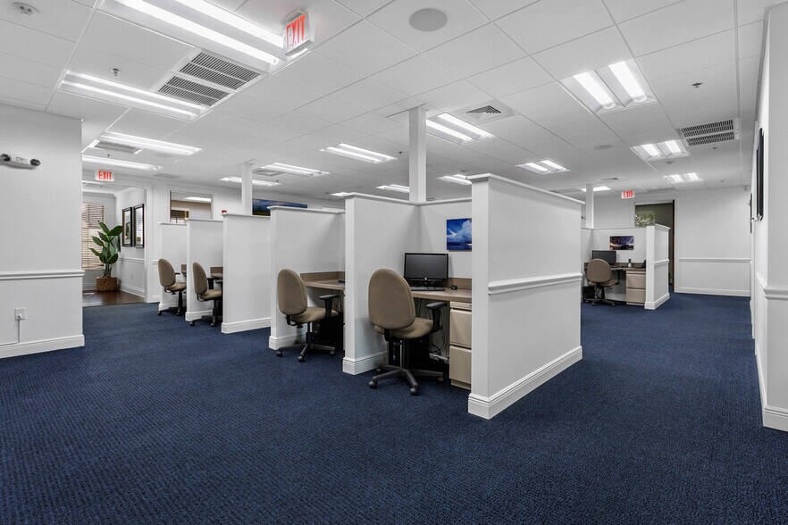 More Photos Of 11811 US Highway 1, North Palm Beach General Retail For Lease