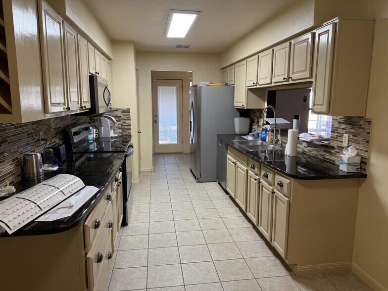 More Photos Of 1030 Canyon Bend Dr, Dripping Springs Light Distribution For Lease