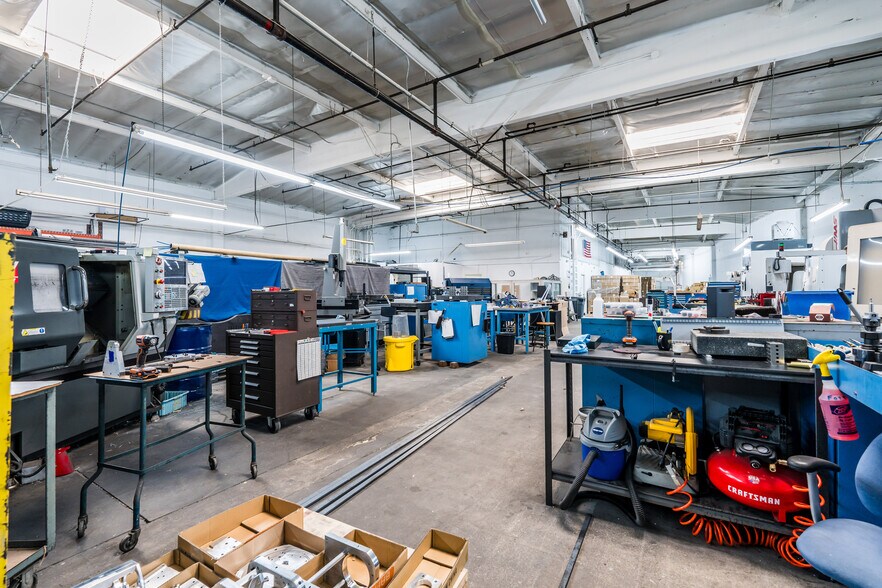 More Photos Of 19603 Figueroa St, Carson Warehouse For Lease