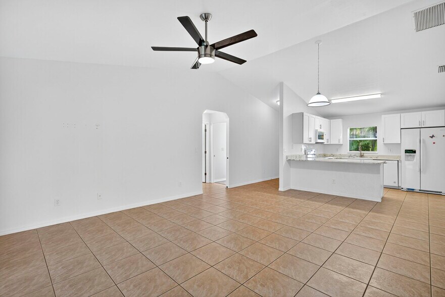 More Photos Of 710 Creuset Ave S, Lehigh Acres Apartments For Sale