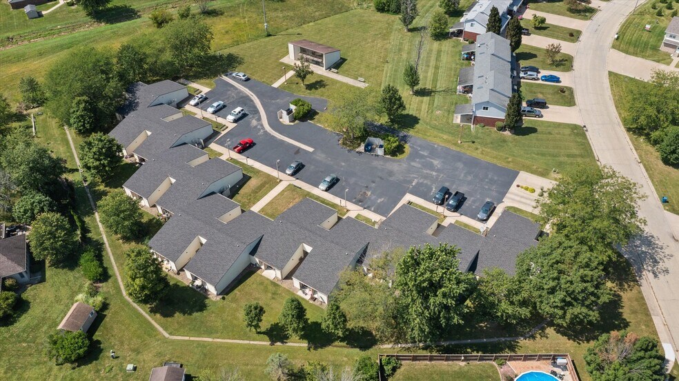 More Photos Of 111 Bannon Dr, Dwight Apartments For Sale