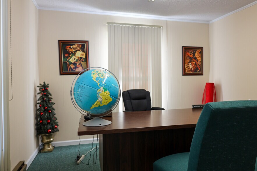 More Photos Of 1616 Blountville Blvd, Blountville Office Residential For Sale