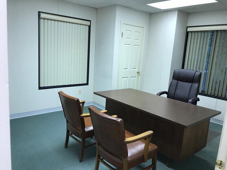 More Photos Of 1542 Kuser Rd, Hamilton Medical For Lease