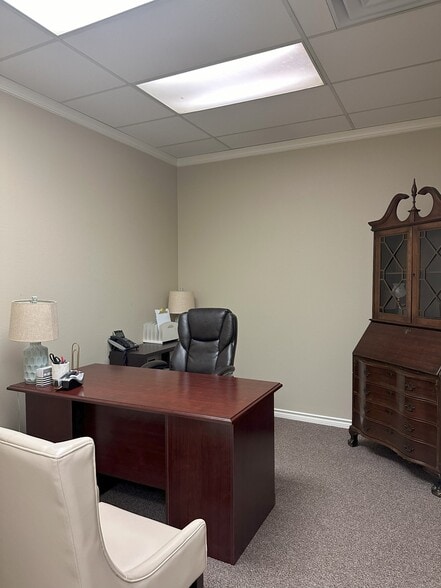 More Photos Of 901 N Mallard St, Palestine Medical For Sale