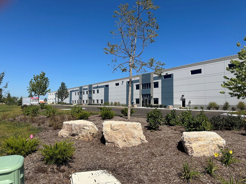 Primary Photo Of 305 Miles Pky, Bartlett Truck Terminal For Lease