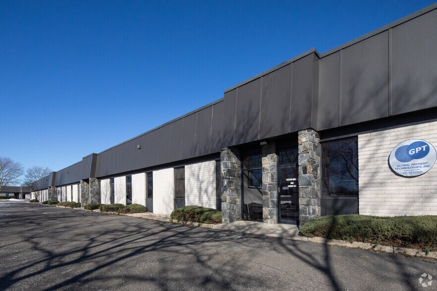 More Photos Of 170 Wilbur Pl, Bohemia Warehouse For Lease