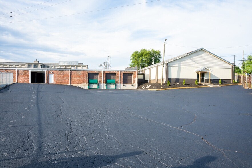 More Photos Of 1507 9th Ave, Knoxville Manufacturing For Lease