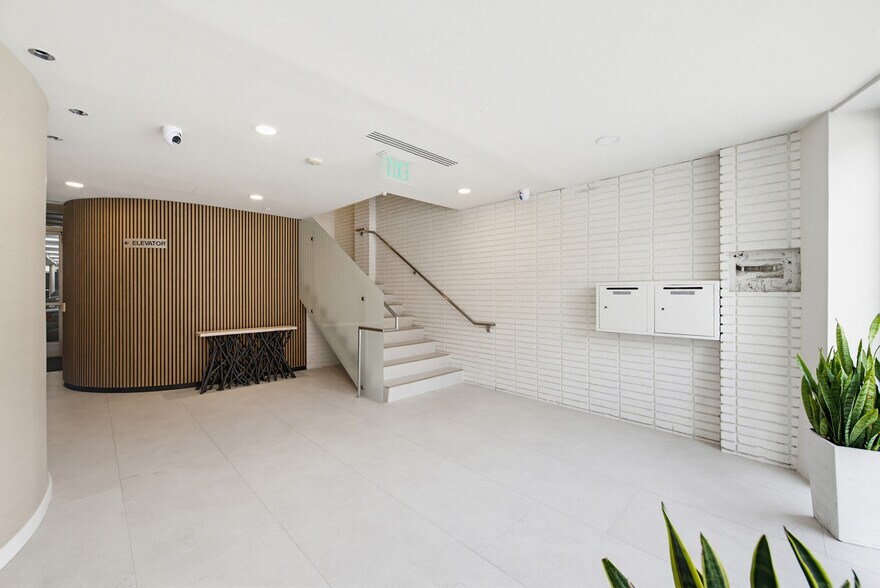 More Photos Of 4262 Wilshire Blvd, Los Angeles Office For Lease