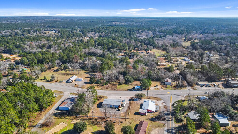 More Photos Of 301 N Wheeler Rd, Colmesneil Freestanding For Sale