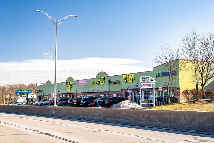 More Photos Of 10905 Shawnee Mission Pky, Shawnee Mission Storefront For Lease