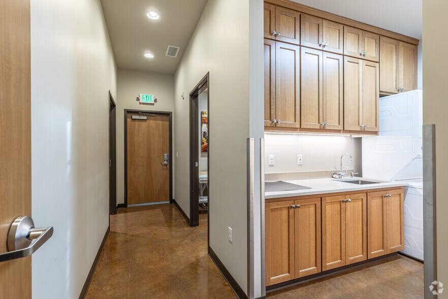 More Photos Of 512-514 7th St, Oregon City Medical For Lease