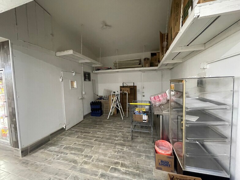 More Photos Of 12461 Amethyst Ave, Cutler General Retail For Sale