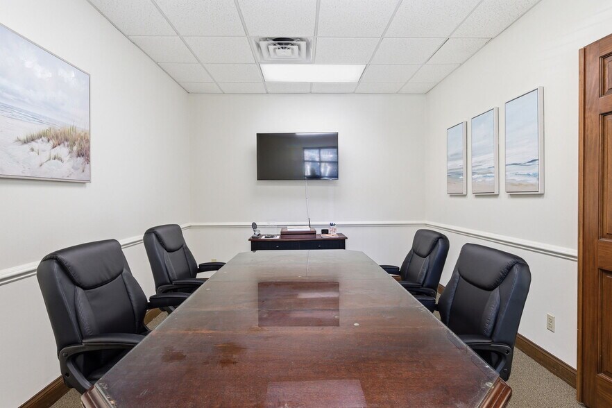 More Photos Of 70 N Main St, Hilton Head Island Office For Sale