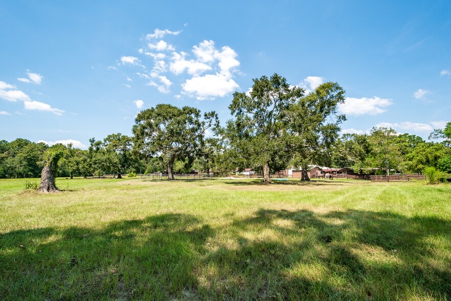 More Photos Of 16410 FM 1485 Rd, Conroe Veterinarian Kennel For Sale