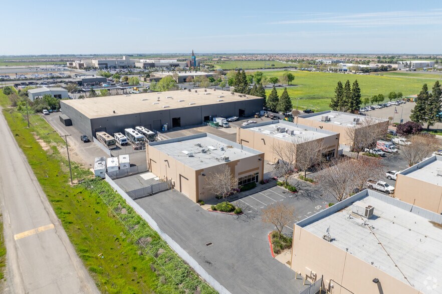More Photos Of 9092 Elkmont Way, Elk Grove Warehouse For Sale