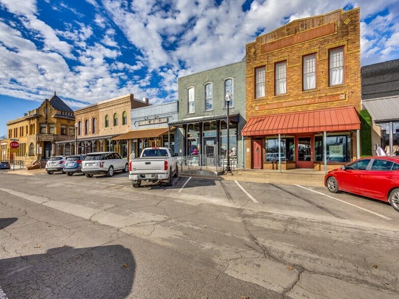 Primary Photo Of 106 W Main St, Pilot Point Storefront For Lease