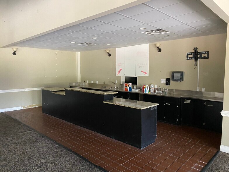 More Photos Of 150 Athens Hwy, Loganville Storefront For Lease