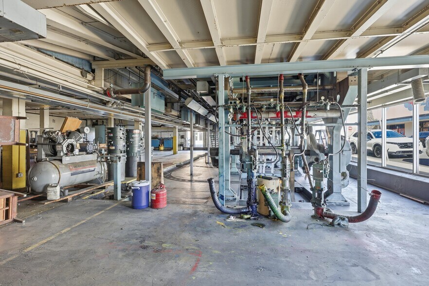 More Photos Of 117 E 4th St, Joplin Office For Sale