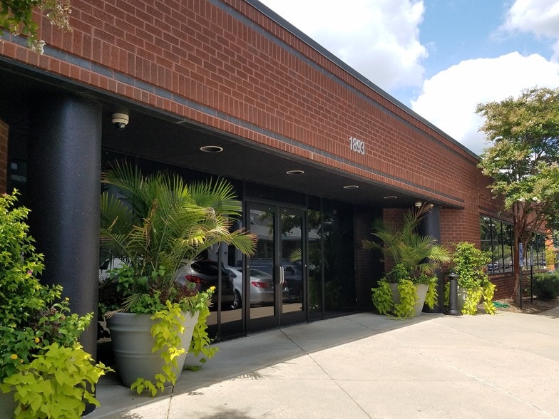 More Photos Of 1893 Metro Center Dr, Reston Office For Lease