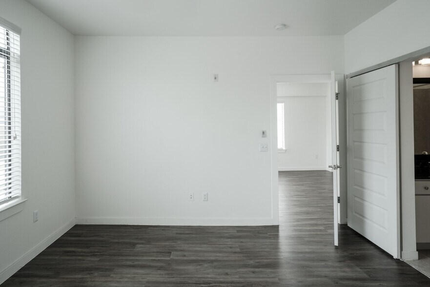 More Photos Of 127 E Riverside Dr, Austin Apartments For Lease